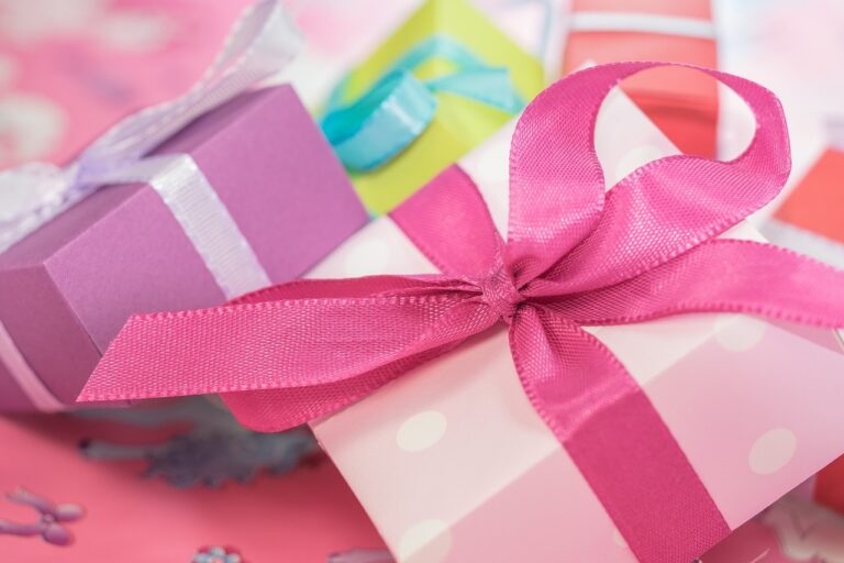 Praktische Geschenke für Weihnachten — Bild von <a href="https://pixabay.com/de/users/blickpixel-52945/?utm_source=link-attribution&utm_medium=referral&utm_campaign=image&utm_content=553149">Michael Schwarzenberger</a> auf <a href="https://pixabay.com/de//?utm_source=link-attribution&utm_medium=referral&utm_campaign=image&utm_content=553149">Pixabay</a>