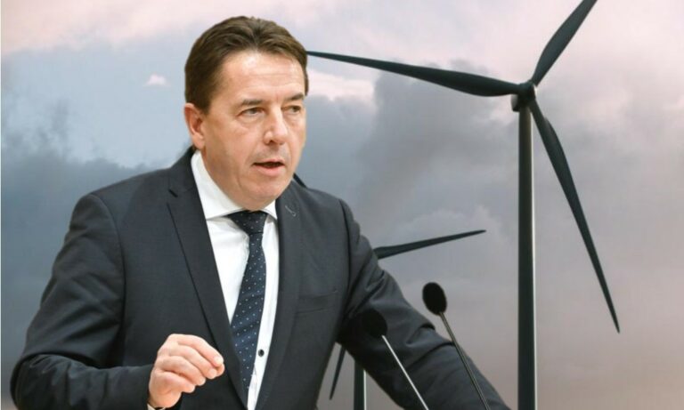 Erwin Angerer und Windräder — Parlamentsdirektion/Johannes Zinner
