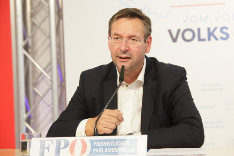 FPÖ sieht Alarmsignal im Sommerschul-Rekord — FPÖ