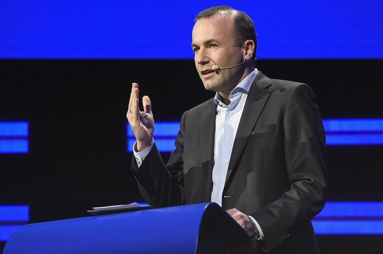 Europa brauche jetzt eine „Kriegswirtschaft“, findet EVP-Vorsitzender und Fraktionskollege der ÖVP, Manfred Weber.