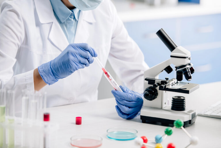 BMI gab 71.000 Euro für DNA-Tests aus — AndrewLozovy / depositphotos.com