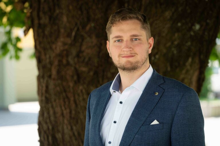 Übergriffe vor allem durch Linke und Moslems — FPÖ