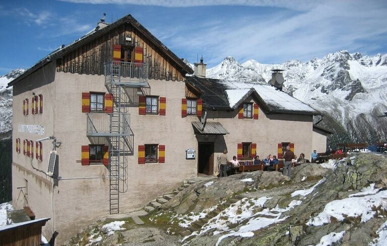 Hände weg von Südtirols Schutzhütten! — Gerd Fahrenhorst / Wikimedia (public domain)