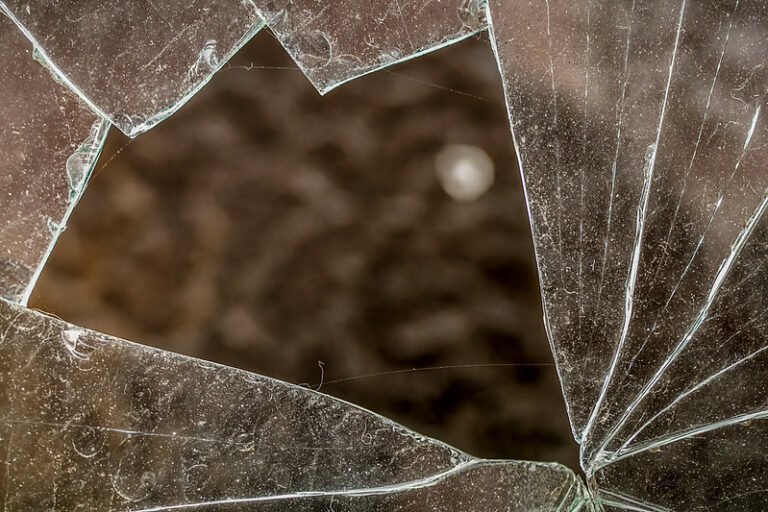 Syrer nach Einbruch in Haft, Komplizen flüchtig — Dennis Skley / flickr.com (CC BY-ND 2.0)