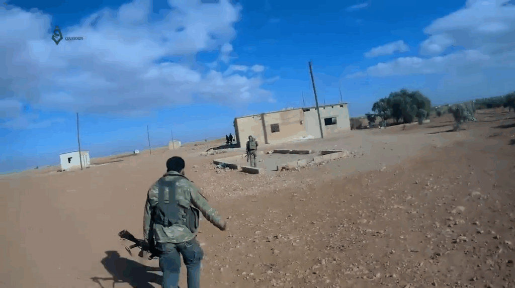 Hayat_Tahrir_al-Sham_fighters_in_Mushairfa,_northeastern_Hama