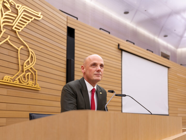 Kann jetzt keine Hakenkreuze auf AfD-Stimmzettel mehr malen: der ehemalige Vizepräsident des baden-württembergischen Landtags, Daniel Born (SPD).
