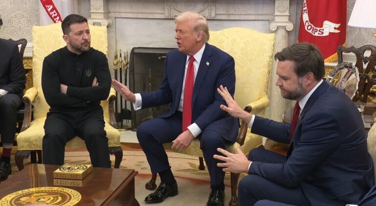 Selenskyj beim Besuch von US-Präsident Donald Trump und Vize James David Vance im Weißen Haus. Der ukrainische Präsident soll in Washington in Ungnade gefallen sein. 