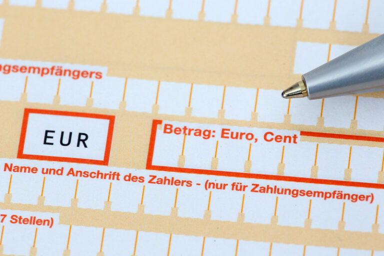 Teure Überweisungen aus Schweiz für Pensionisten  — Tim Reckmann / flickr.com (CC BY 2.0)