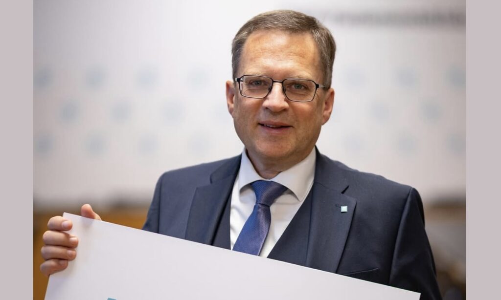 August Wöginger auf Facebook