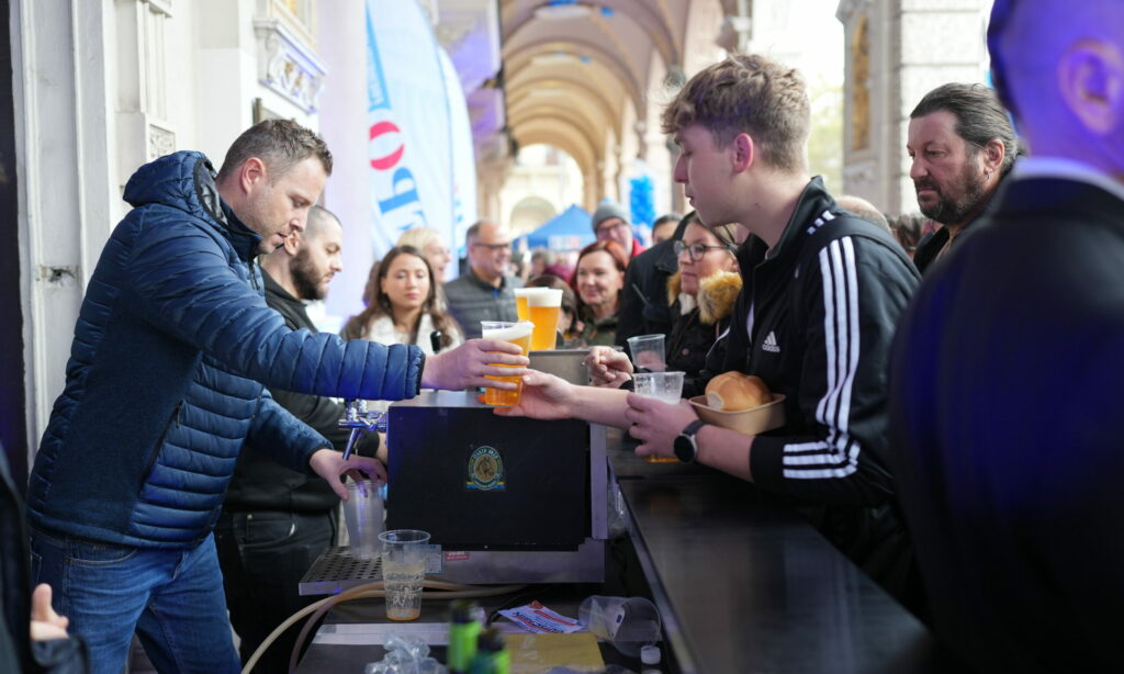Michael Schnedlitz am FPÖ-Stand