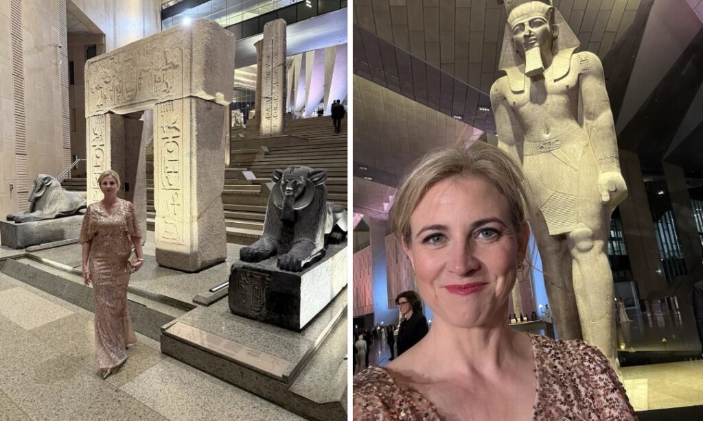 Meinl-Reisinger im goldenen Kleid in Ägypten