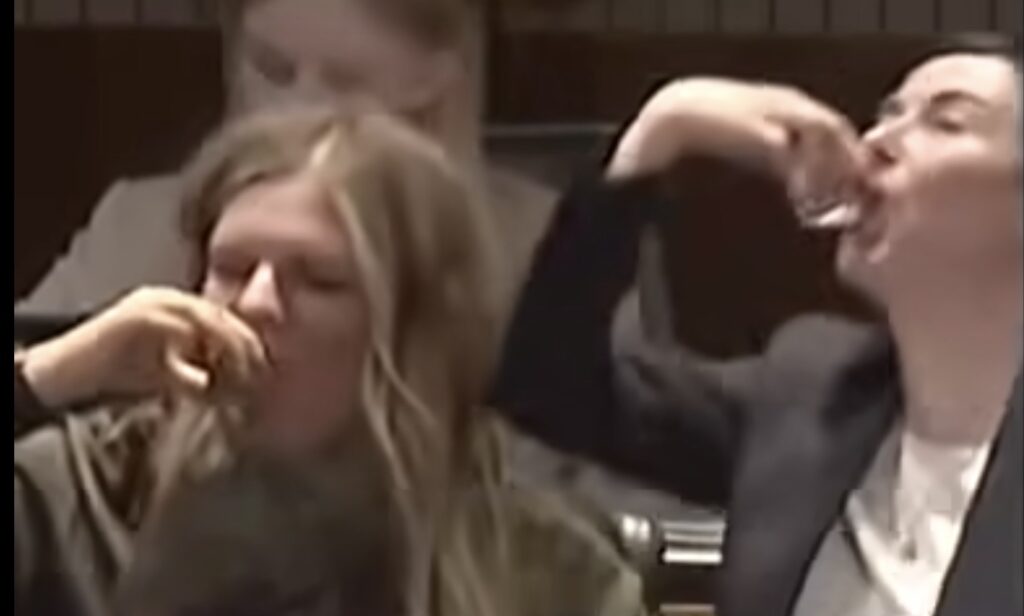 Henrike Brandstötter und Lisa Aldali