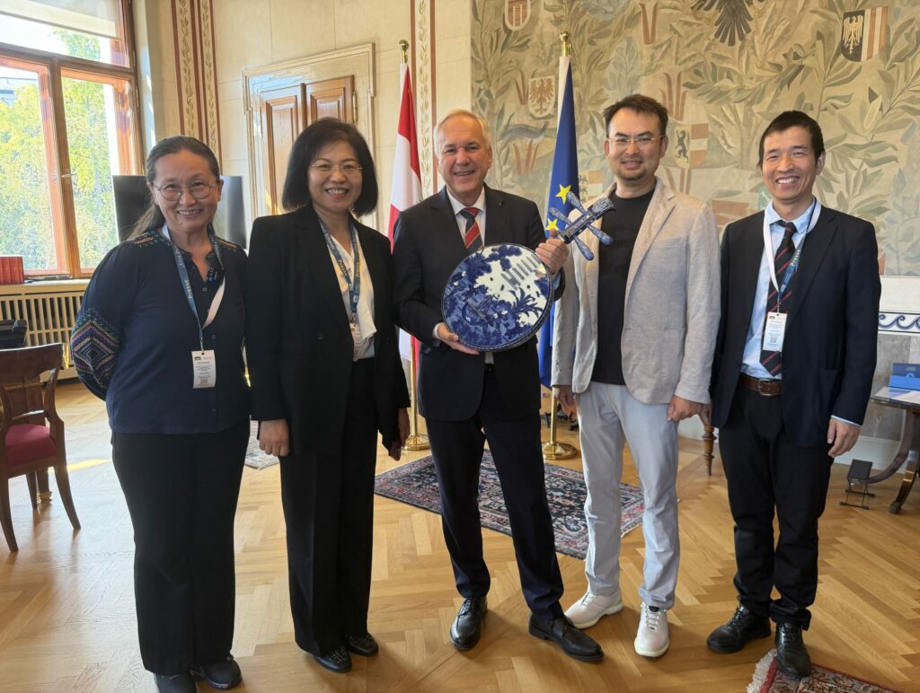 Rosenkranz mit Vertretern derNachrichtenagentur Xinhua News Agency